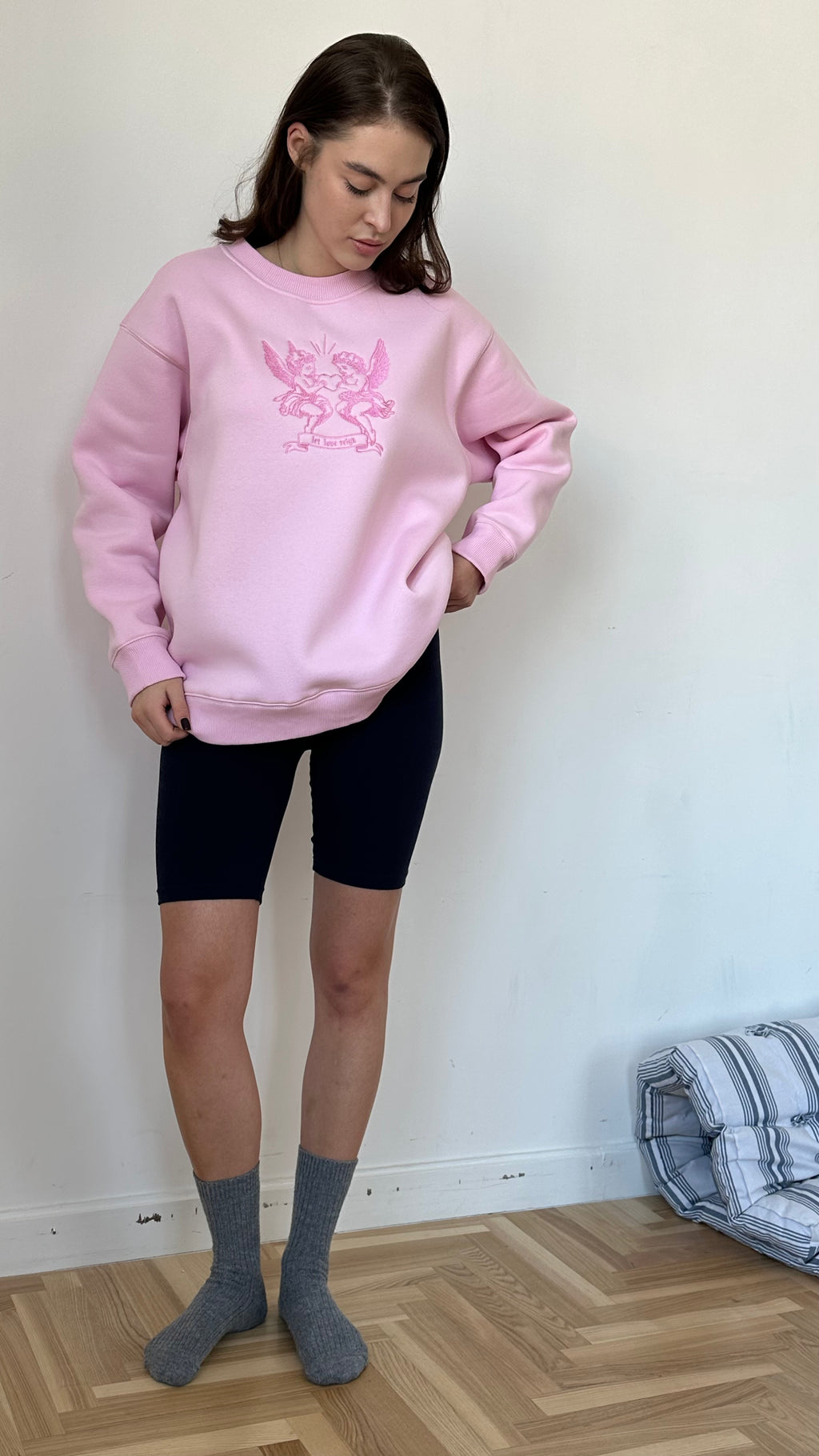 Світшот рожевий "Let love reign"